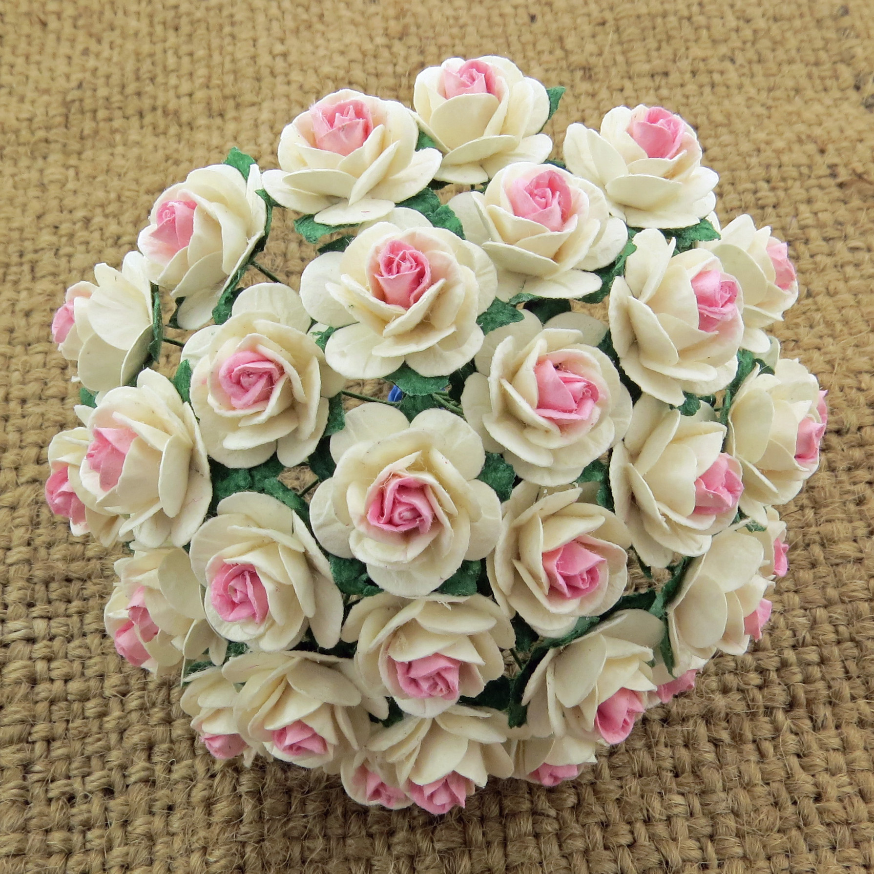 100 2-TONE WHITE WITH BABY PINK CENTRE MULBERRY PAPER OPEN ROSES - Click Image to Close